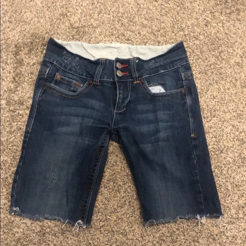 Modbe cut off shorts